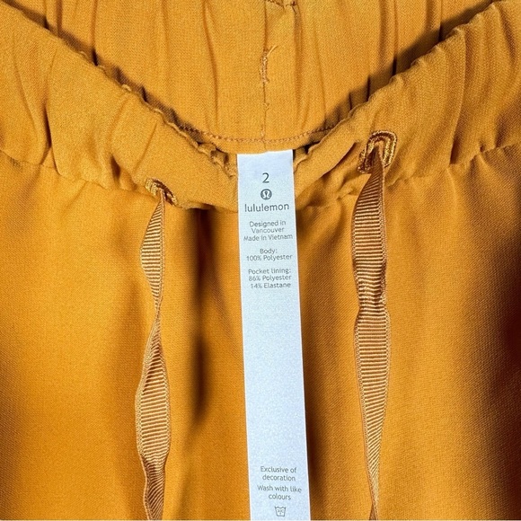 LULULEMON On the Fly 7/8 Woven Pant 27” in Fools Gold - Picture 12 of 13
